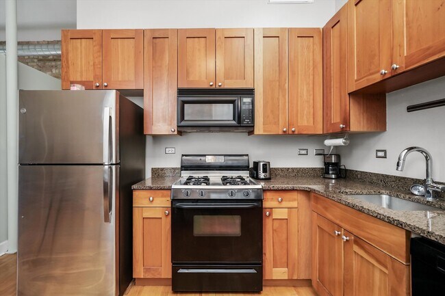 Building Photo - 2042 N Winchester Ave