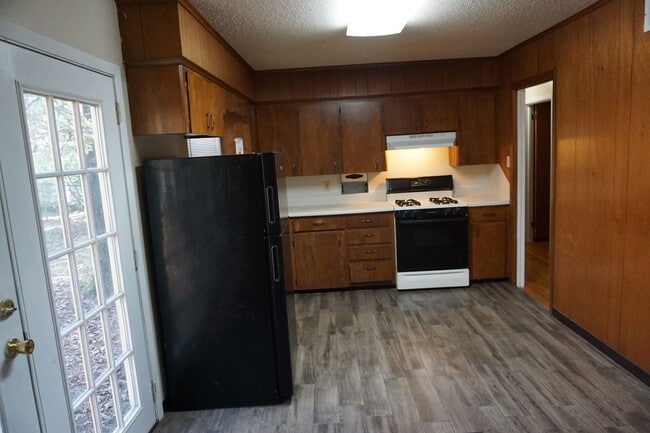 Building Photo - 77 Somerset Dr