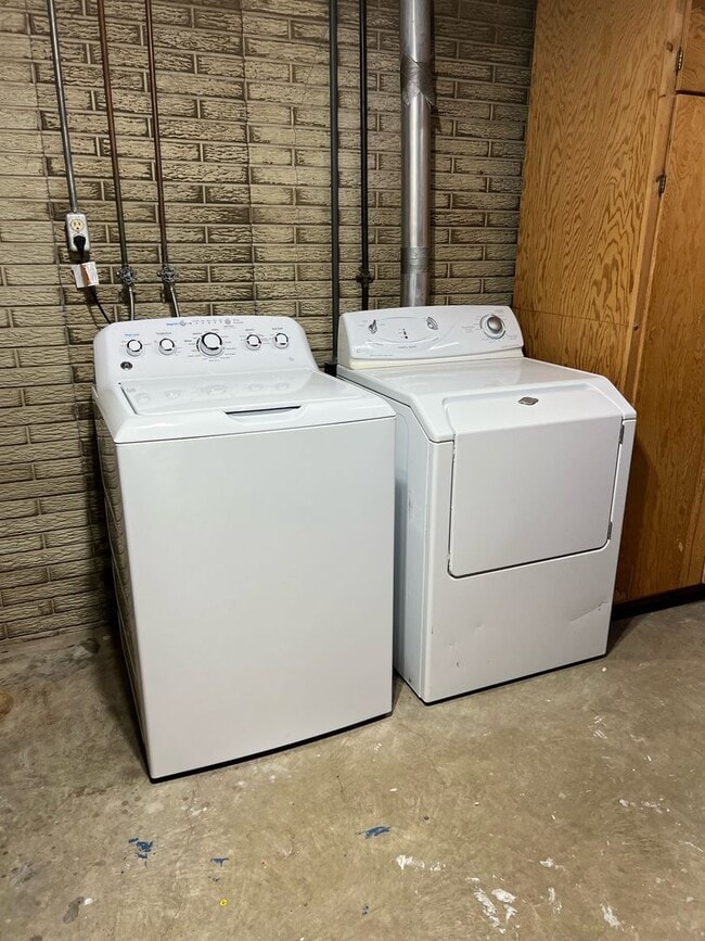 Building Photo - Rent $1850; 4 Bed ranch style home