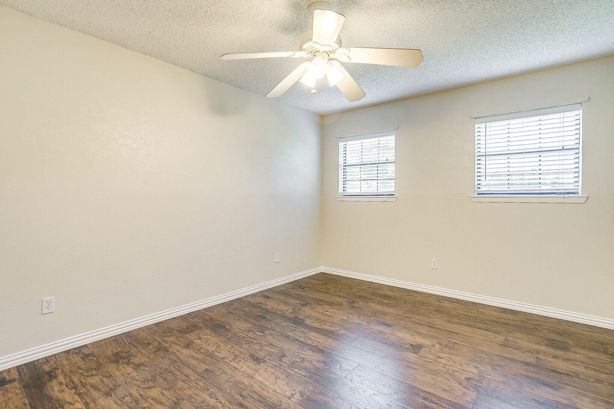 Building Photo - 1104 Sproles Dr