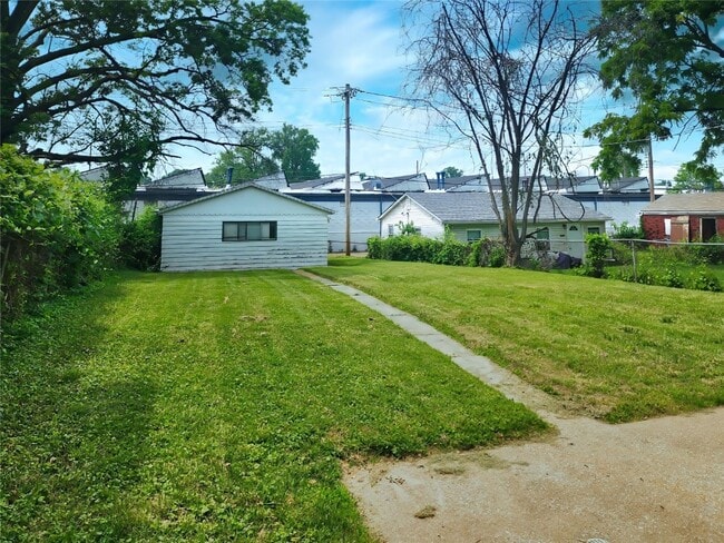 Building Photo - 5215 Dewey Ave