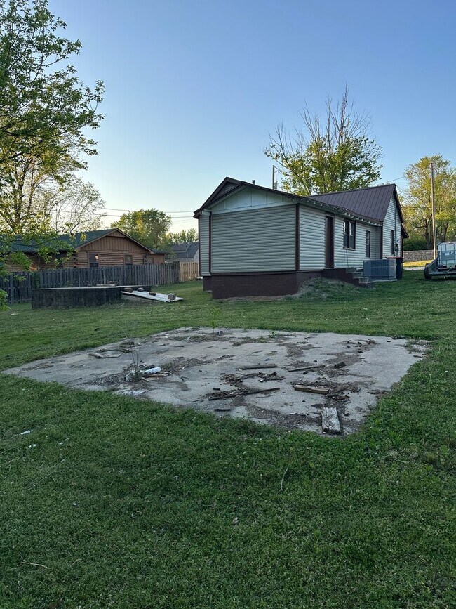 Building Photo - Available Now! Spacious 2 Bedroom, 1 Bathroom with Bonus Room & Huge Backyard