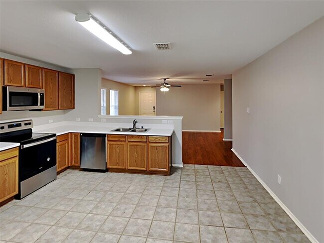 Building Photo - 1128 Maplewood Ln
