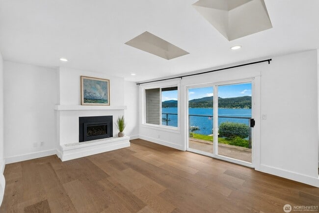 Building Photo - 612 Northshore Dr