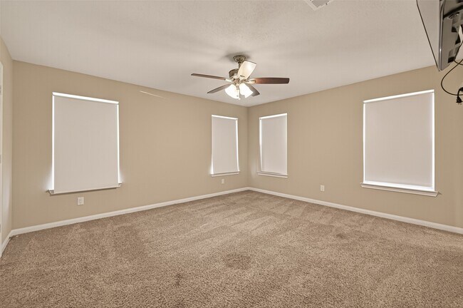 Building Photo - 101 Royal Ct