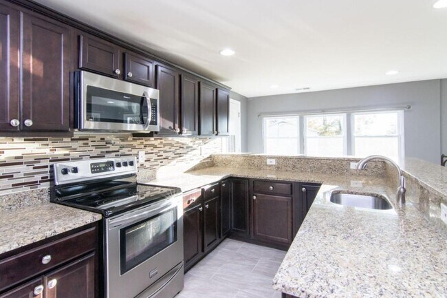 Building Photo - 3405 Pebble Dr