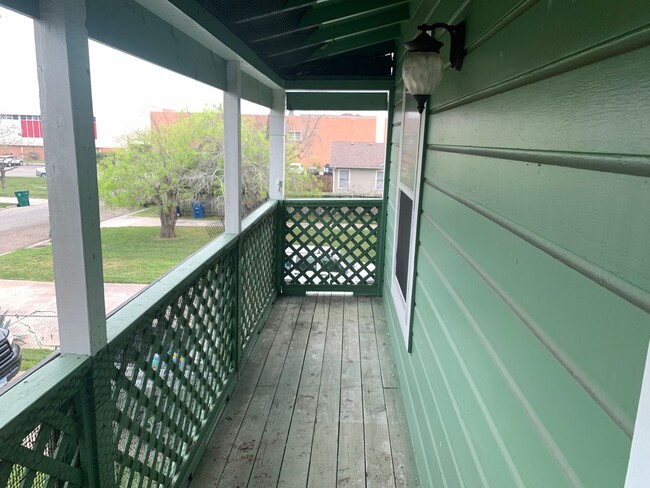 Building Photo - Duplex