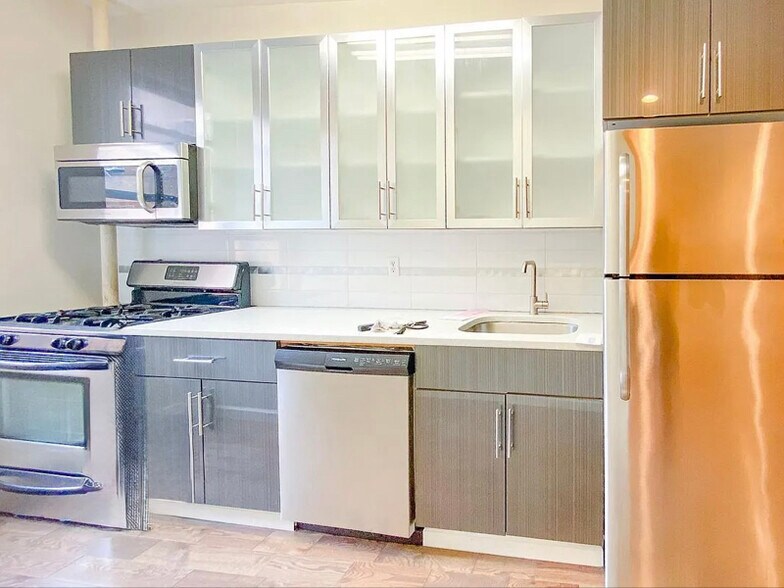 Building Photo - 240 Crown St