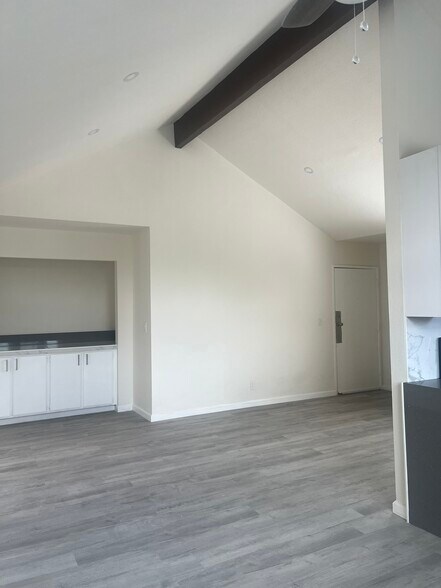 Building Photo - 3250 Andrita St