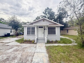 Building Photo - 2 Bedroom, 1 Bathroom Home with Yard - 7 M...