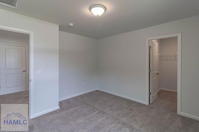 Building Photo - 147 Enclave Wy