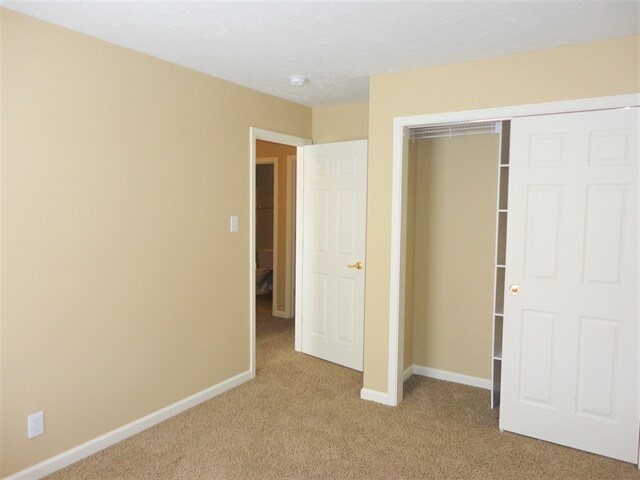 Building Photo - 1740 Brookview Dr