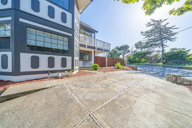 Building Photo - 415 Palo Verde Ave