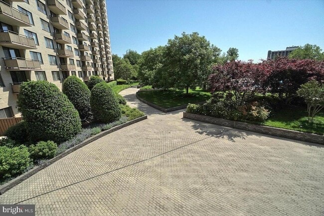 Building Photo - 5225 Pooks Hill Rd