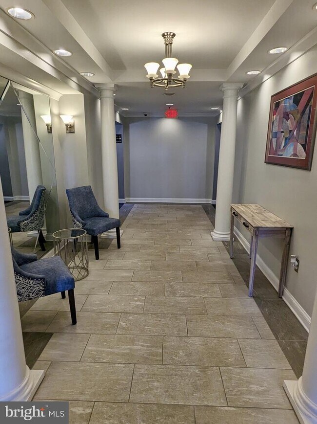 Building Photo - 5563 Seminary Rd