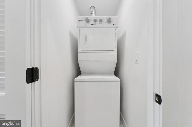 Building Photo - 1806 E Moyamensing Ave