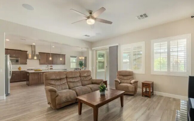 Building Photo - 10112 Cintron Ln