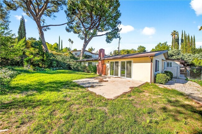 Building Photo - 20524 Rhoda St