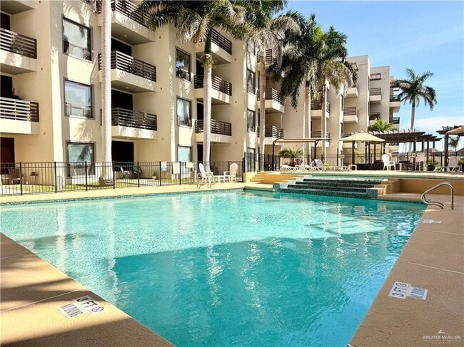 Building Photo - 38 Travis St