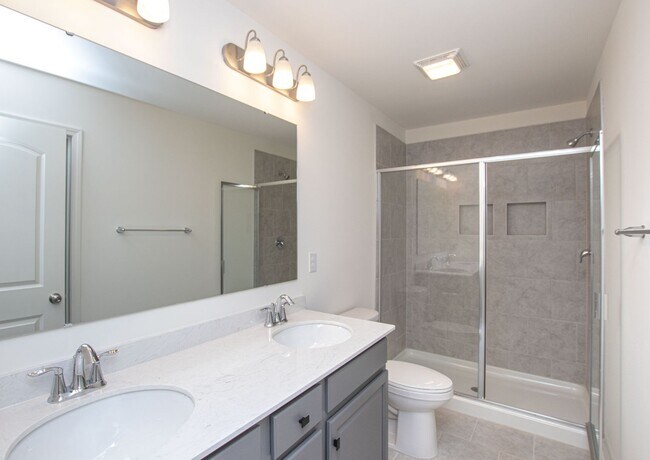 Building Photo - BEAUTIFUL 2 Bedroom Townhome in MIDLAND AVAILABLE JUNE 2026
