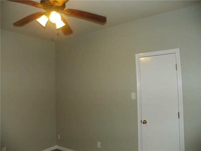 Building Photo - 135 Marvin Cove