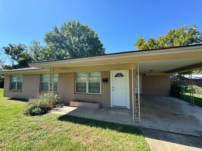 Building Photo - 412 N Lydia Ave