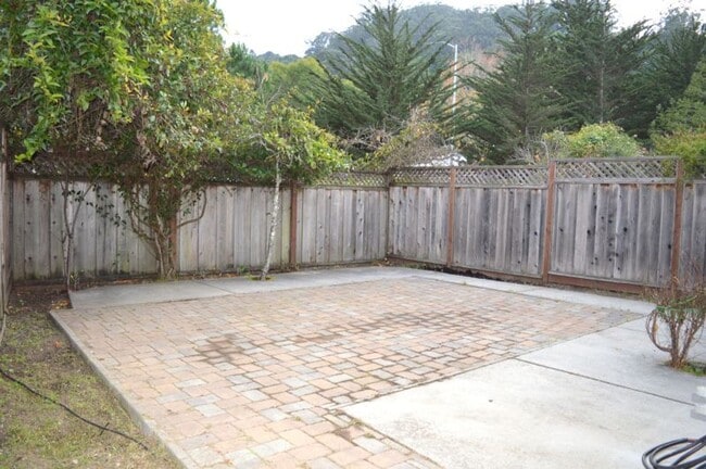 Building Photo - Spacious Three-Bedroom Two-Story Townhome with Garage and Private Yard