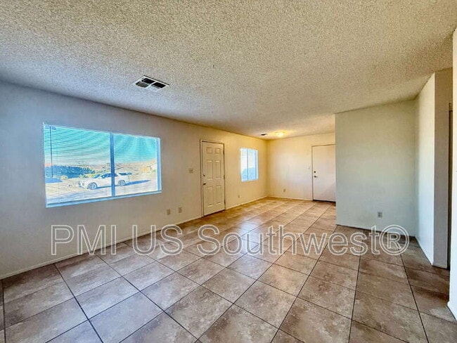 Building Photo - 1842 Gem St