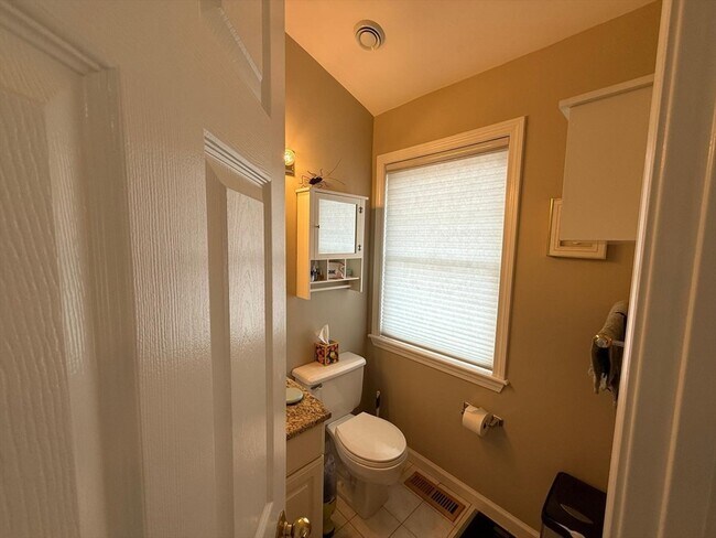 Building Photo - 184 Bishops Forest Dr