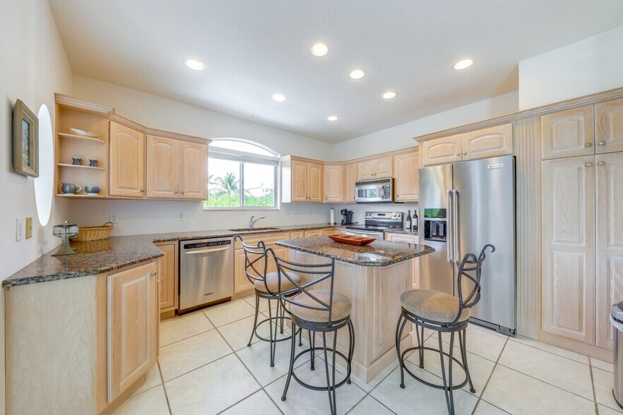 Building Photo - 247 Apache St