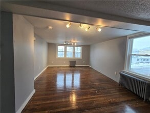 Building Photo - 968 Elm St