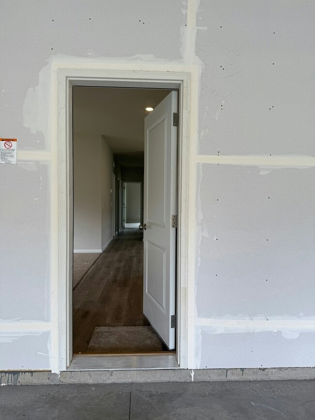 Building Photo - 413 Redwood St N