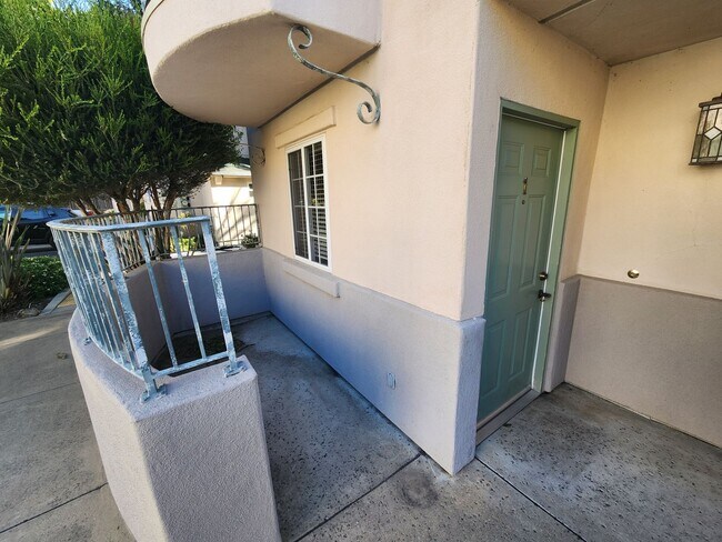 Building Photo - Downstairs 1 bedroom apartment with small patio and additional storage