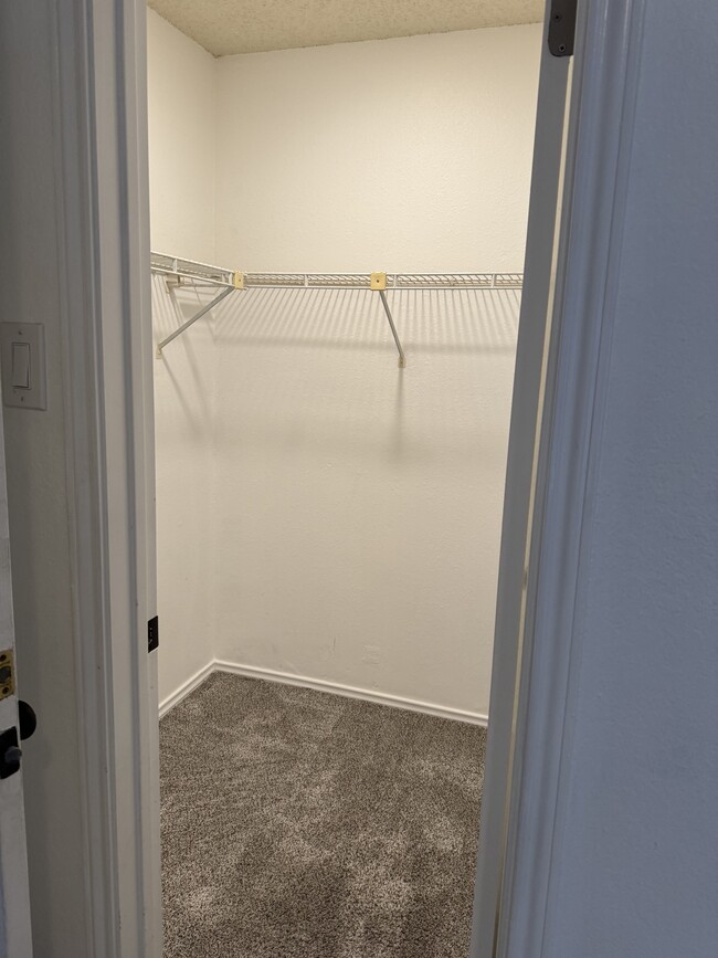 Large closets - 335 Fantail Loop