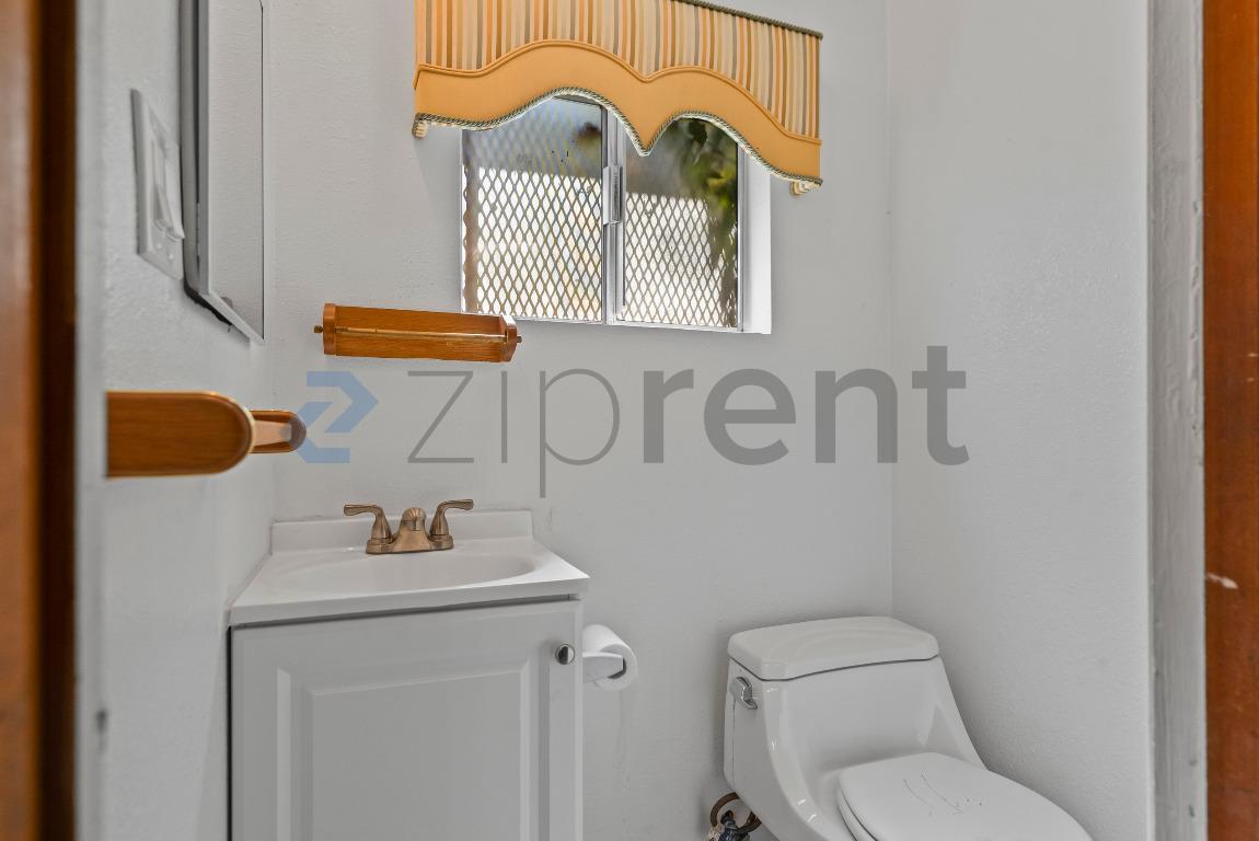 Building Photo - 1240 Parker St