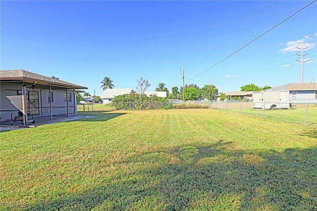 Building Photo - 629 SW Santa Barbara Pl