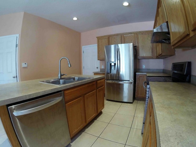 Building Photo - 5073 SW 40th Pl