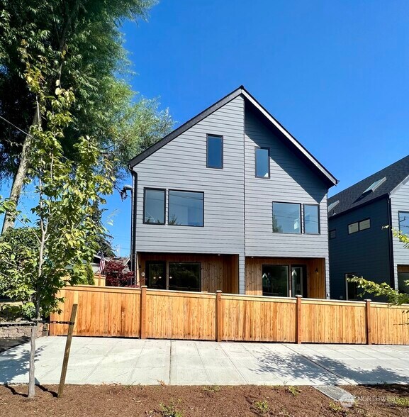 Primary Photo - 918 N 100th St