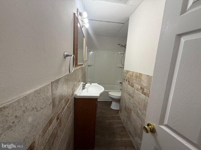 Building Photo - 11 Delsea Dr S