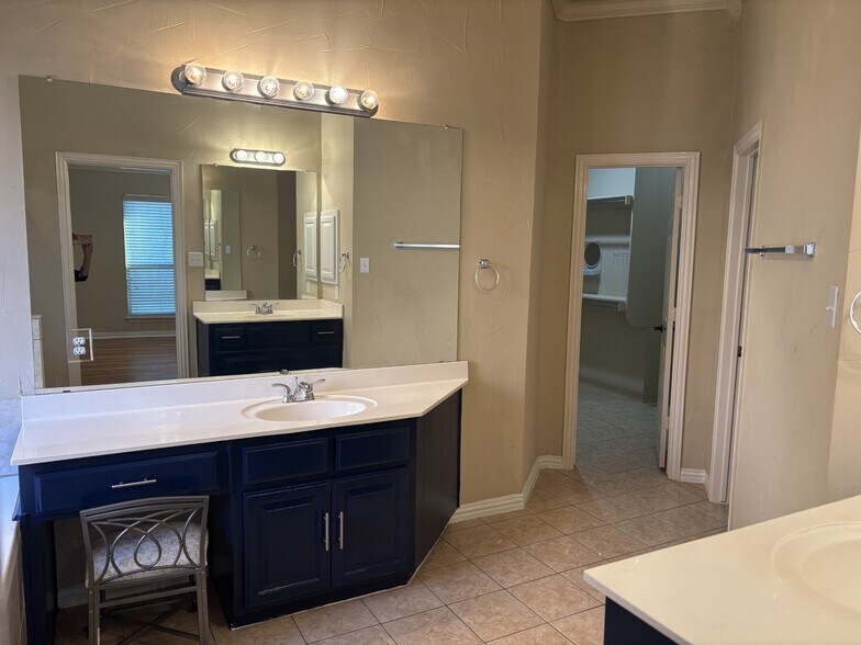 Building Photo - 552 Palomino Way