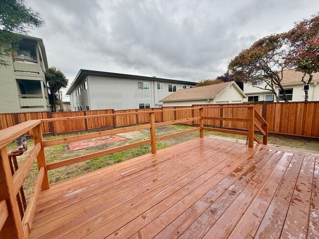Building Photo - Updated El Cerrito Home with New Kitchen Appliances, Private Deck & Great Walkability