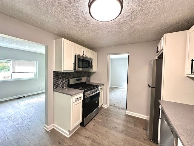 Building Photo - Updated 3 Bed, 1 Bath Home in Penn Hills - Quiet Street, Private Deck - Available Immediately!