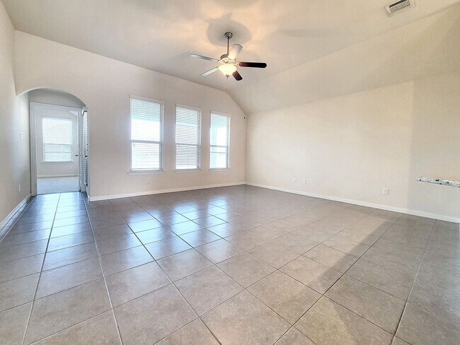 Building Photo - Beautiful One Level 3 BR / 2 BA Home for R...