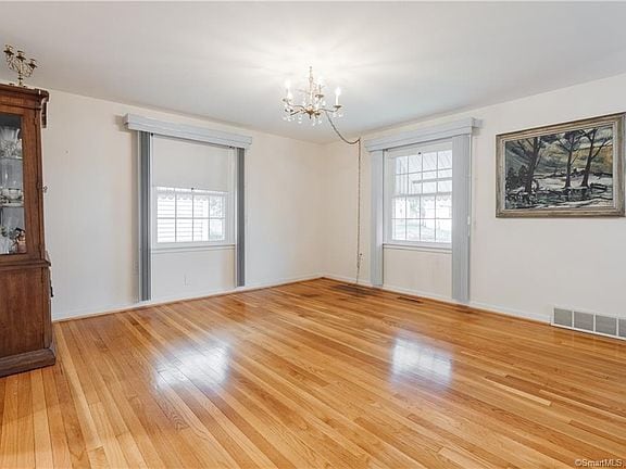 Building Photo - 4 Windsor Rd