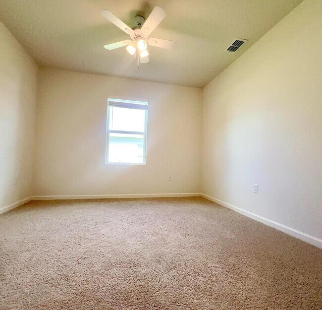 Building Photo - 498 Periwinkle Dr