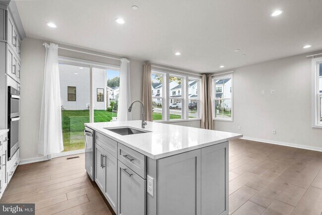Building Photo - 401 HARTNUP St