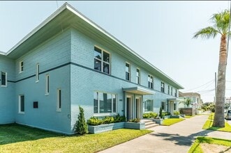 Building Photo - 2428 Bernardo De Galvez Ave