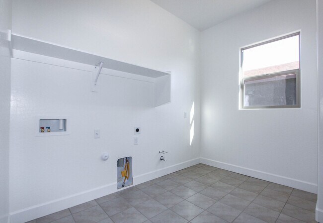 Building Photo - 3 bed 2 bath in Pronghorn Ranch