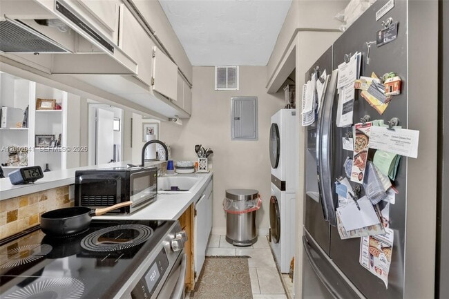 Building Photo - 5240 NE 6th Ave