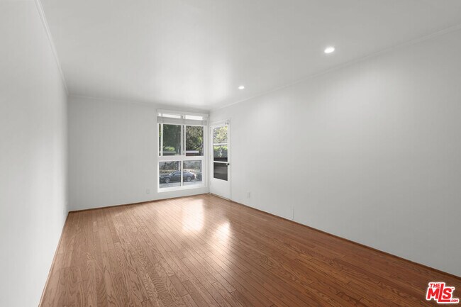 Building Photo - 911 Kings Rd